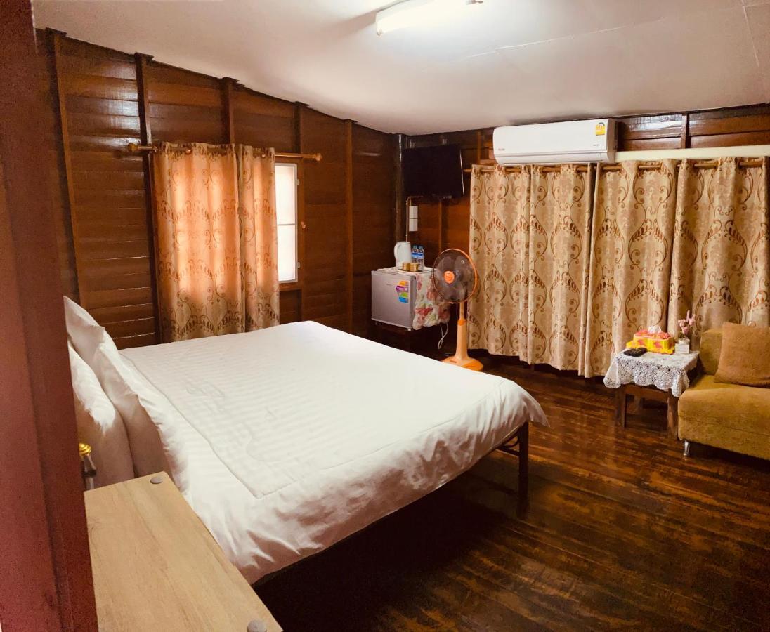 Banthai Guesthouse Фетчабури Екстериор снимка