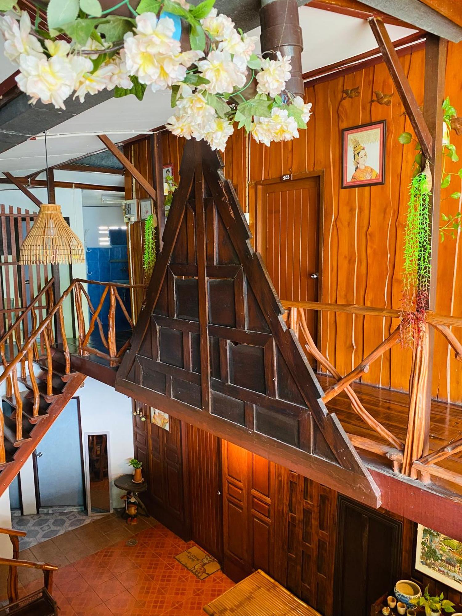 Banthai Guesthouse Фетчабури Екстериор снимка