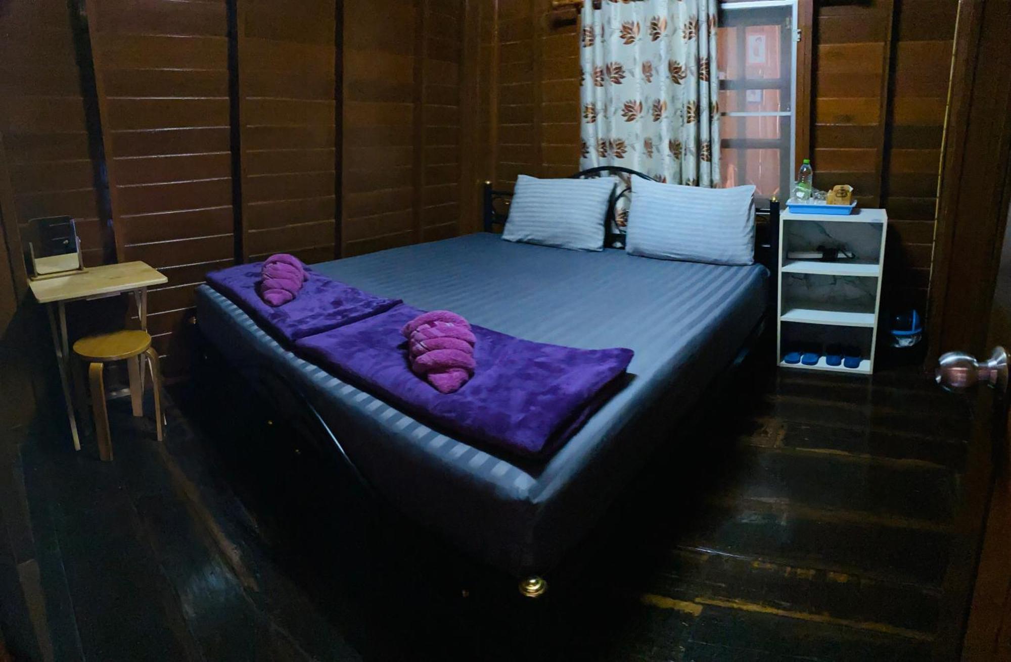 Banthai Guesthouse Фетчабури Екстериор снимка