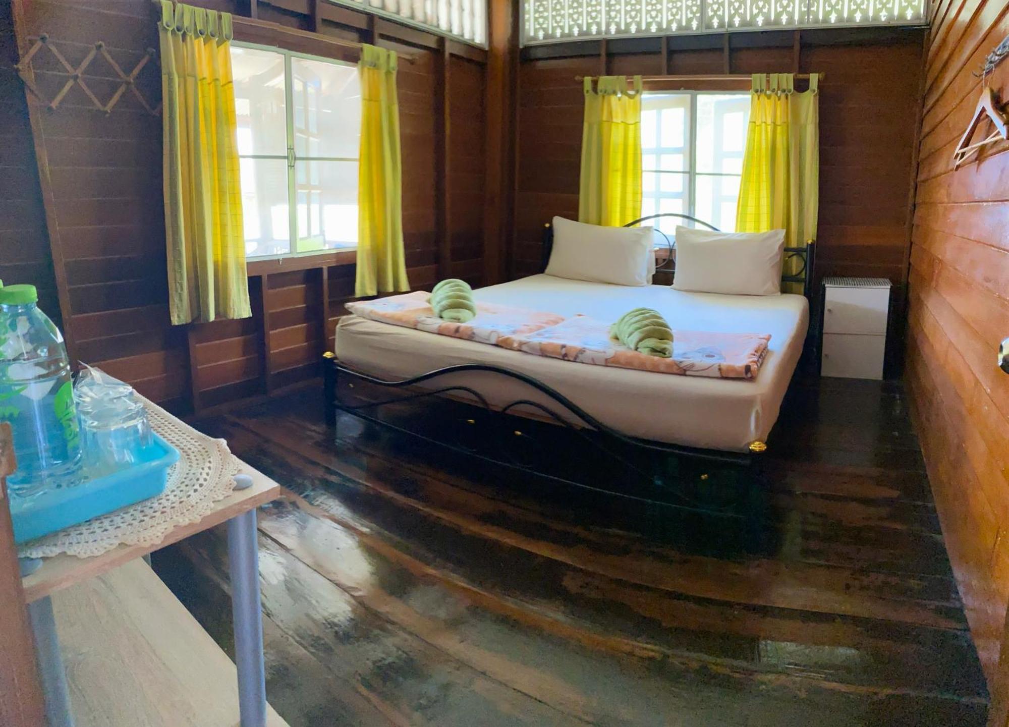 Banthai Guesthouse Фетчабури Екстериор снимка