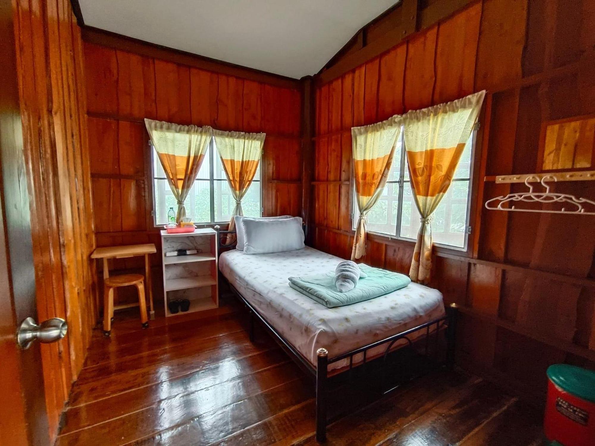 Banthai Guesthouse Фетчабури Екстериор снимка